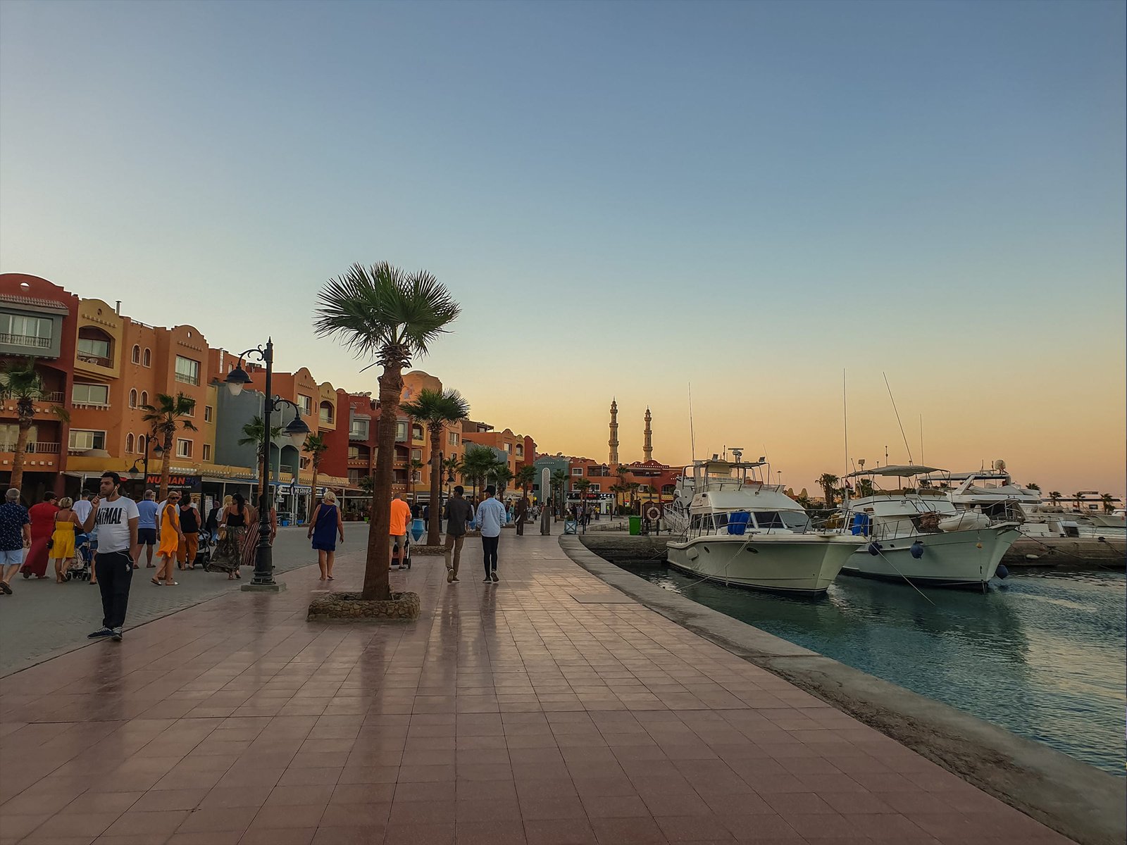 Hurghada Evening City Tour – Explore the Nightlife